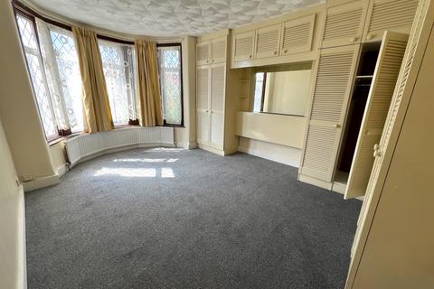 4 bedroom terraced house to rent, Aldersey Gardens, Barking IG11