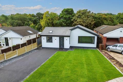 3 bedroom detached bungalow to rent, Hillsborough Drive, Bury, BL9