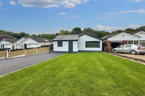 3 bedroom detached bungalow to rent, Hillsborough Drive, Bury, BL9