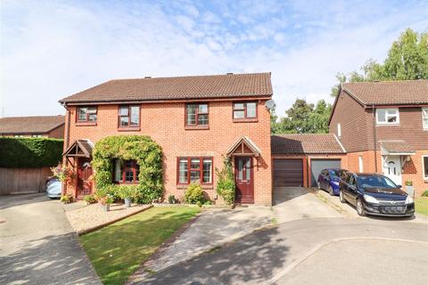 15 Ash Tree Close, Farnborough, GU14 0QP