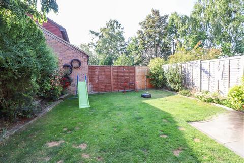 15 Ash Tree Close, Farnborough, GU14 0QP