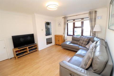 15 Ash Tree Close, Farnborough, GU14 0QP