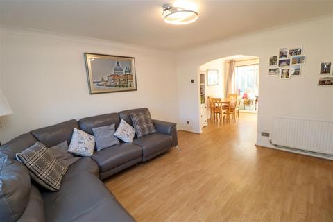 15 Ash Tree Close, Farnborough, GU14 0QP