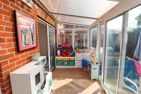 15 Ash Tree Close, Farnborough, GU14 0QP