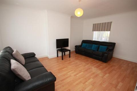 4 bedroom terraced house to rent, Old Oak Common Lane, East Acton, London, W3 7DW