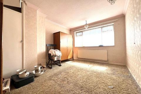 3 bedroom semi-detached house for sale, Egdon Drive, Old Bedford Area, Luton, Bedfordshire, LU2 7AZ