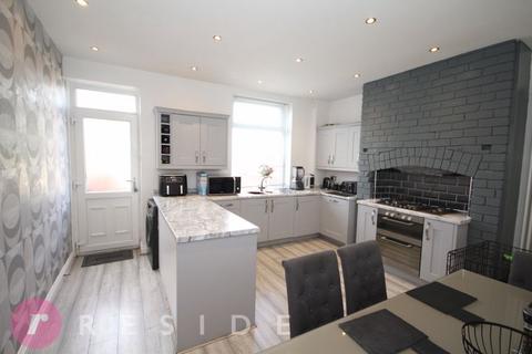 2 bedroom end of terrace house for sale, Shaw Road, Oldham OL2