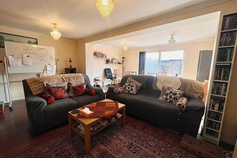 14 Kestrel Way, Luton, LU4 0UD