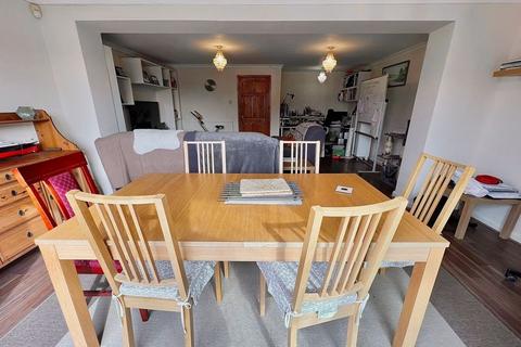 14 Kestrel Way, Luton, LU4 0UD