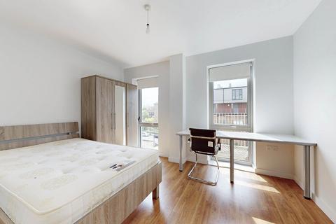 1 bedroom in a flat share to rent, Toby Lane, London E1