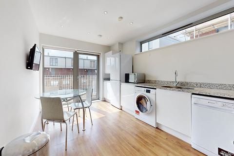 1 bedroom in a flat share to rent, Toby Lane, London E1