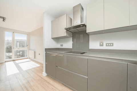 2 bedroom apartment to rent, Finchley Road, London, NW11