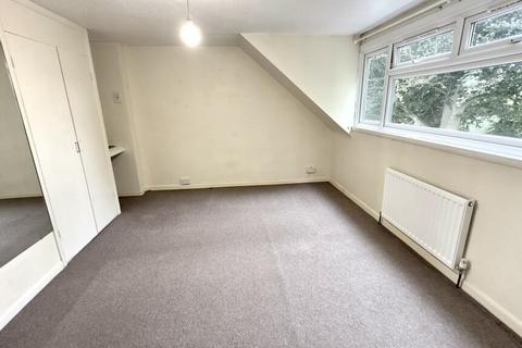 2 bedroom apartment to rent, Westfield Park, Pinner, HA5