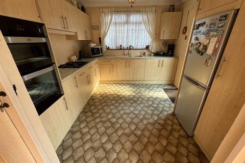 3 bedroom semi-detached bungalow for sale, Manor Avenue, Northolt