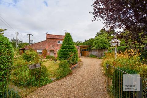 2 bedroom detached house for sale, Honeycombe Road, Norwich NR13