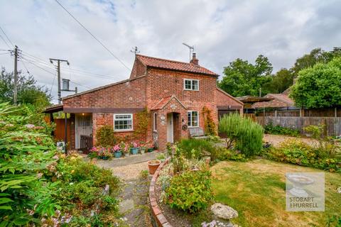 2 bedroom detached house for sale, Honeycombe Road, Norwich NR13