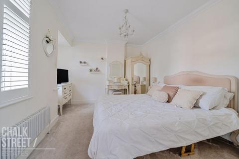 14 Park Drive, Romford, RM1 4LJ