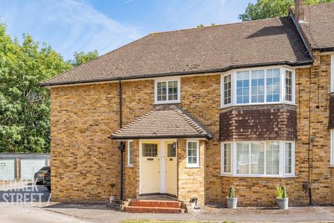 2 bedroom maisonette for sale, Waldegrave Court, Upminster, RM14