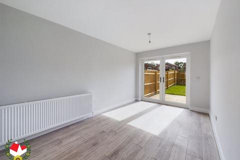 6 Grebe Close, Abbeydale, Gloucester, GL4 4XL