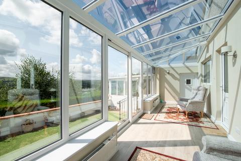 7 Rombalds Drive, Gilstead, Bingley, BD16 3NB