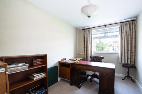 7 Rombalds Drive, Gilstead, Bingley, BD16 3NB