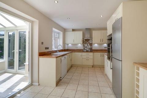 20 Newark Road, Windlesham, GU20 6NE
