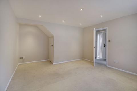 20 Newark Road, Windlesham, GU20 6NE