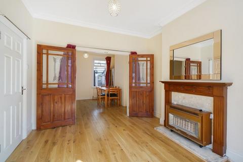 4 bedroom terraced house to rent, Gresham Road, London