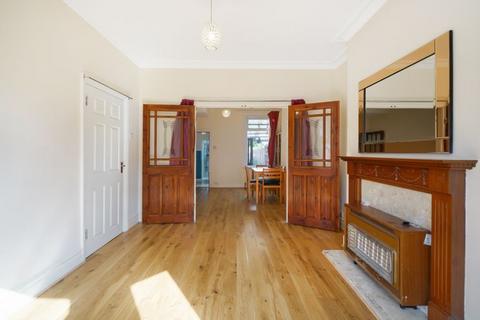 4 bedroom terraced house to rent, Gresham Road, London