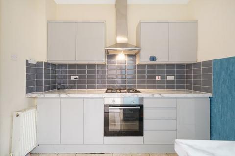 4 bedroom terraced house to rent, Gresham Road, London
