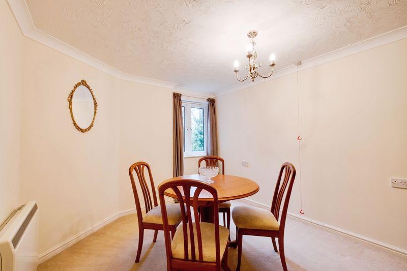 Dining room/bedroom