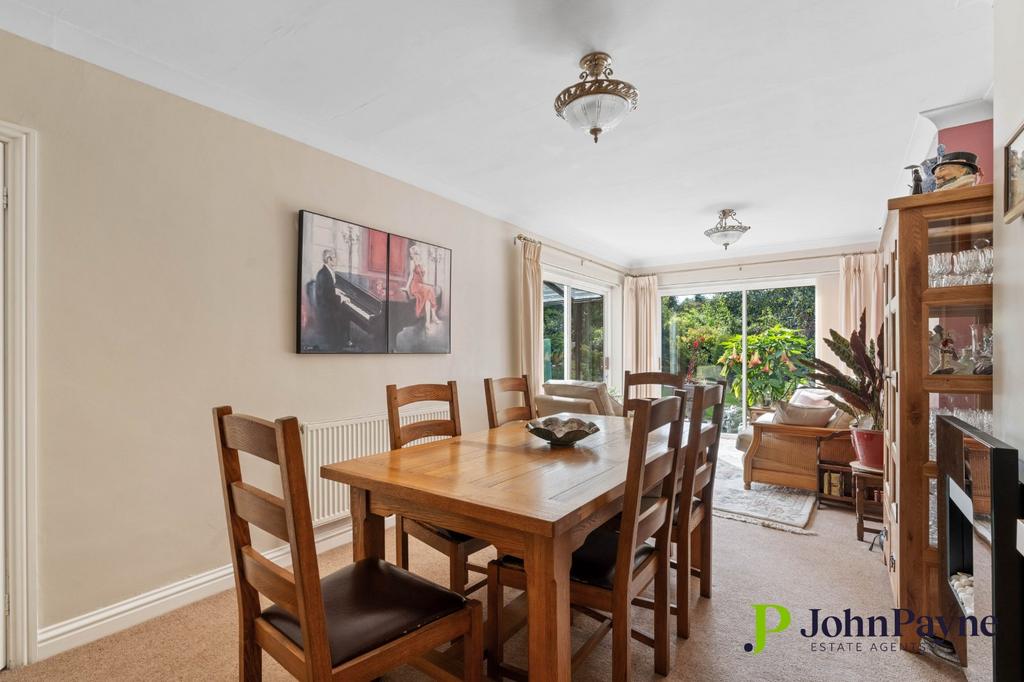 Lounge/Dining Room