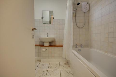 66 Avon Place, Reading, RG1 3LA