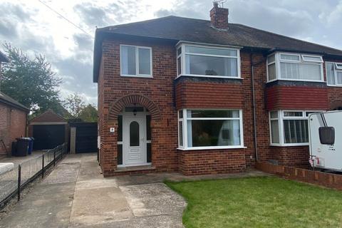 3 bedroom semi-detached house to rent, Middlefield Road, Doncaster DN4