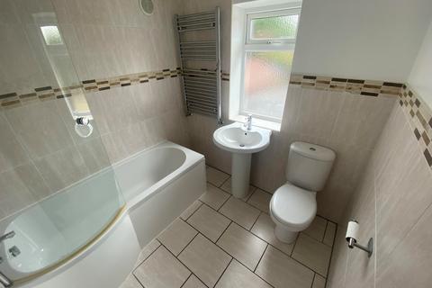 3 bedroom semi-detached house to rent, Middlefield Road, Doncaster DN4