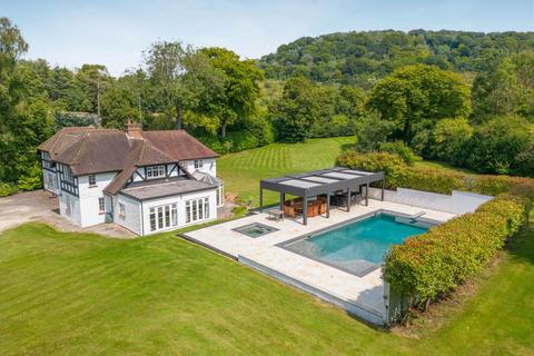 4 bedroom detached house for sale, Cadsden Road, Buckinghamshire HP27