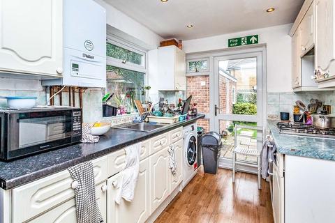 5 bedroom semi-detached house to rent, Moore Grove Crescent, Surrey TW20