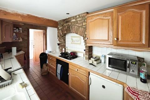 3 bedroom semi-detached house to rent, St. Judes Road, Egham TW20