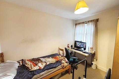 3 bedroom semi-detached house to rent, St. Judes Road, Egham TW20