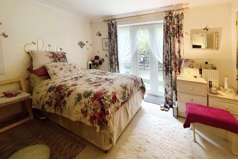 2 bedroom flat for sale, Beachy Head View, East Sussex TN38