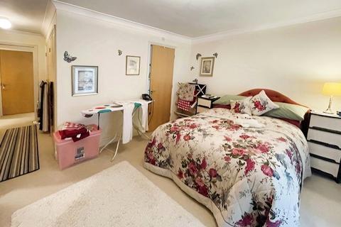 2 bedroom flat for sale, Beachy Head View, East Sussex TN38