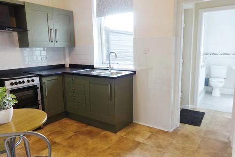 2 bedroom terraced house to rent, High Street, Wakefield WF4