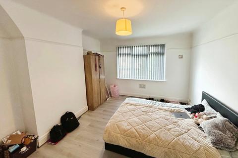 2 bedroom apartment to rent, Yew Tree Lane, Merseyside L12