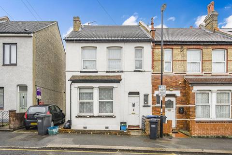 3 bedroom semi-detached house to rent, Abbey Road, Croydon, CR0