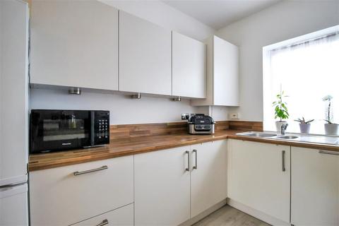 2 bedroom property for sale, Monkton Drive, Bordon