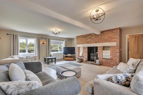 5 bedroom detached house for sale, Cholmondeley Road, Hampton,