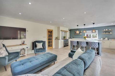 5 bedroom detached house for sale, Cholmondeley Road, Hampton,