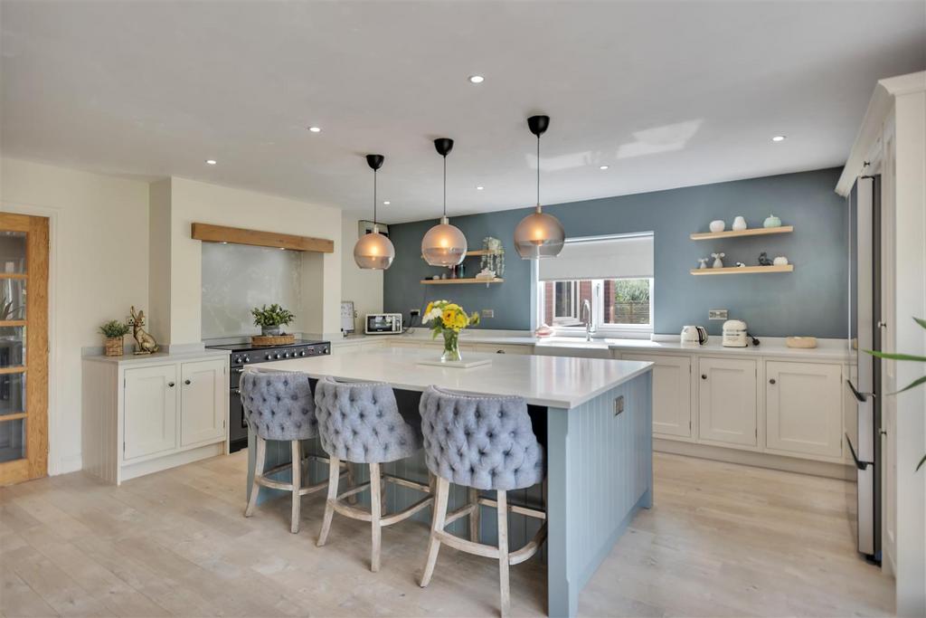 Kitchen1.jpg