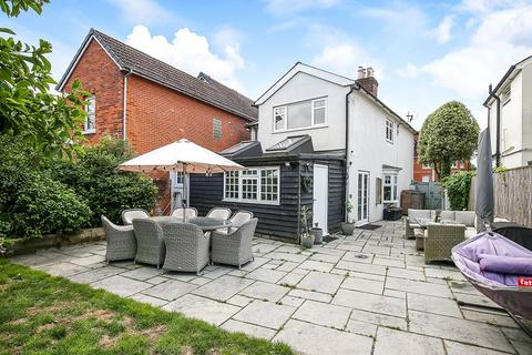 4 bedroom detached house for sale, Winchester Road, Romsey, Hampshire, SO51