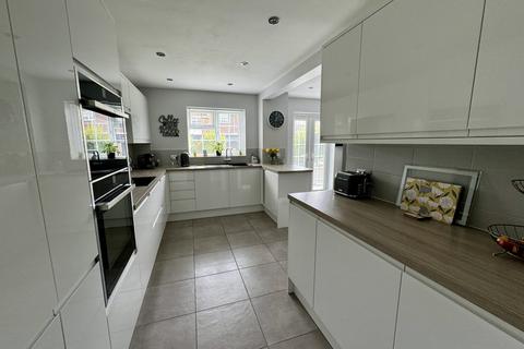 4 bedroom terraced house for sale, Mountbatten Drive, Eastbourne, East Sussex, BN23